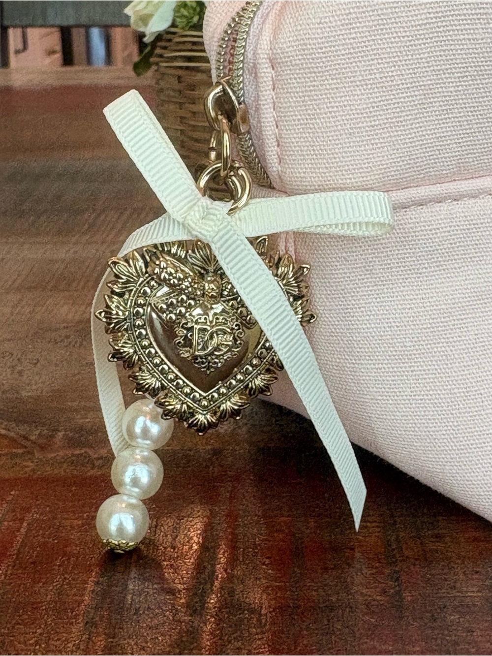 Dolce & Gabbana DEVOTION COSMETIC BAG + YOUR DEVOTION INTENSE Fragrance Sample! - Picture 2 of 11